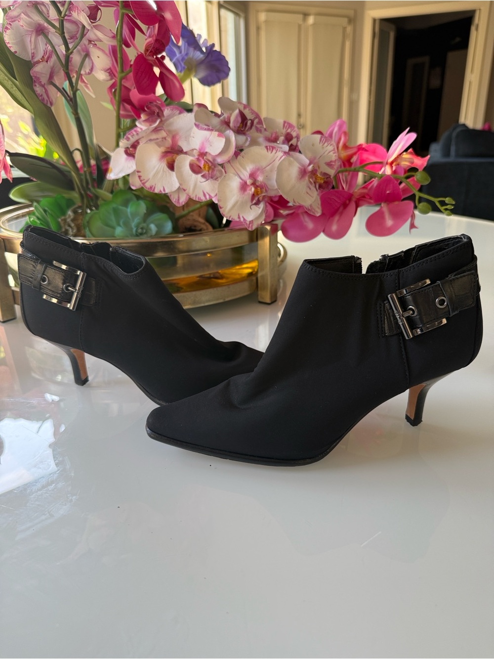 Donald J Pliner Black Buckle Ankle Booties Kitten Heel Size 6M